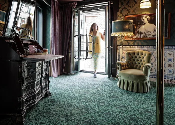 Pensao Amor Madam'S Lodge